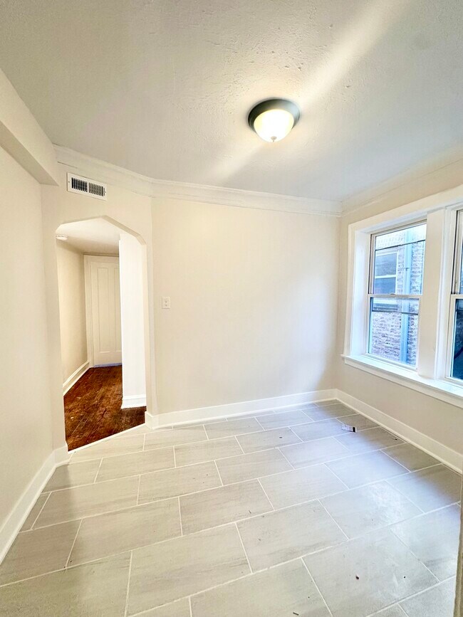Building Photo - 1152 N Lawndale Ave