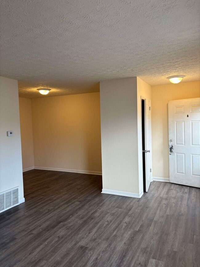 Building Photo - 1301 Kenilwood Way