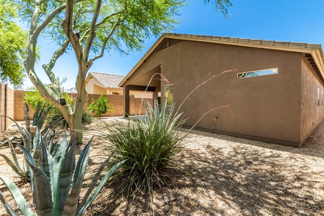 Building Photo - 30445 N Sunray Dr