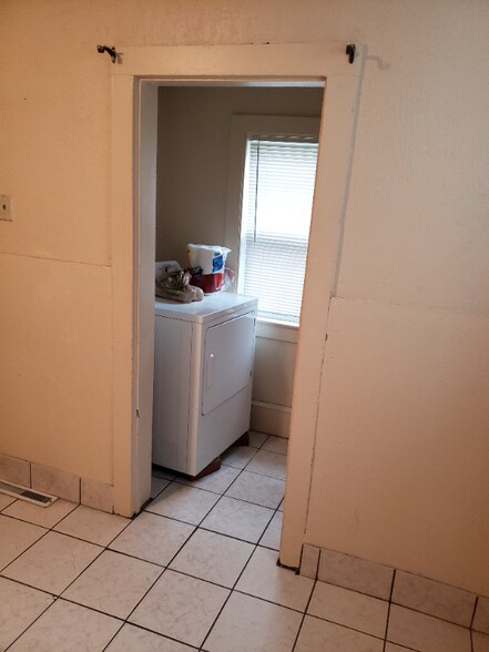 Building Photo - 86 W Union St