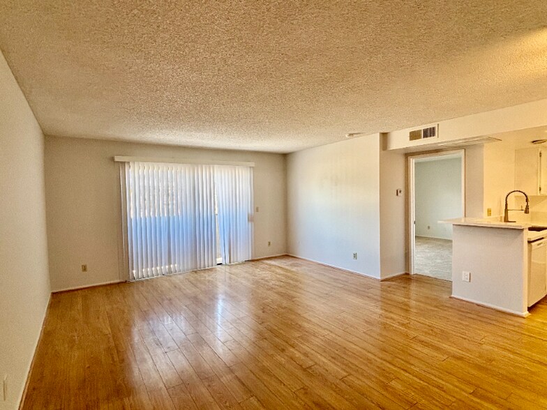 Building Photo - 6400 Kraft Ave