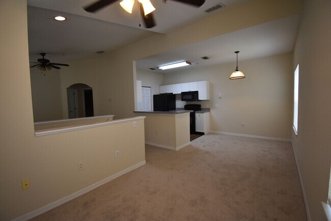 Building Photo - 1/1-Crescent Place at Lake Lotus! AVAILABLE NOW! Half off First FULL Month's Rent!