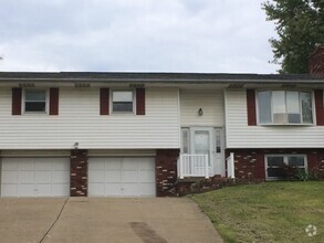 Building Photo - 4 bedroom split entry home 20 mins to Cran...