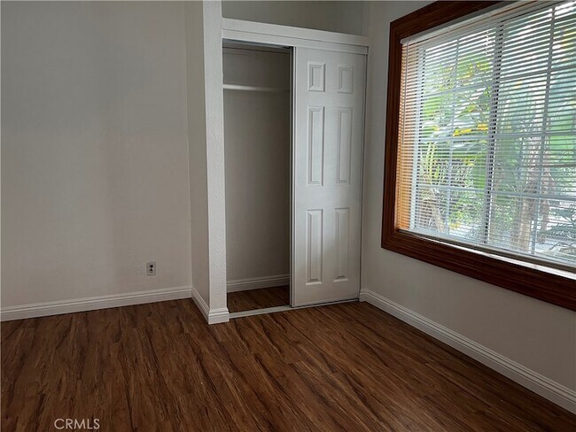 Building Photo - 609 Camulos St