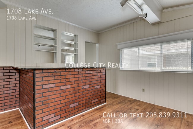 Building Photo - 1708 Lake Ave