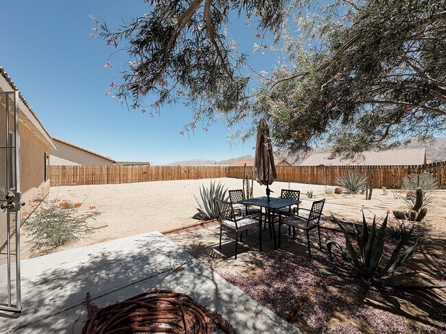 Building Photo - 71531 Sunnyvale Dr
