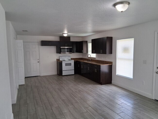 Building Photo - 2802 N 34th St