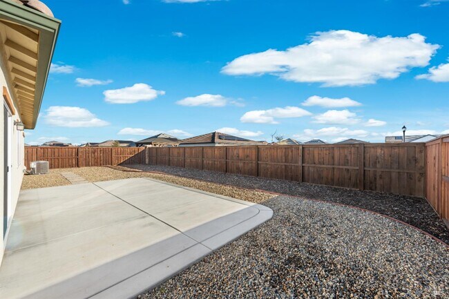 Building Photo - 655 Honey Bee Rd