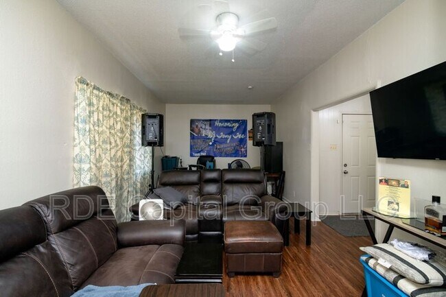 Building Photo - 5300 Wonder Dr