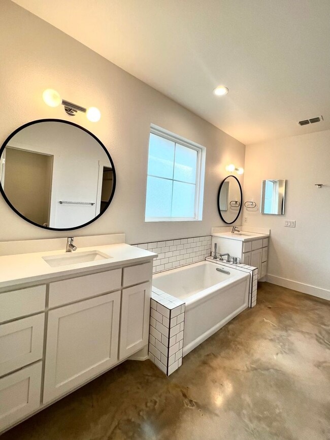 Building Photo - 3/2 For Lease in The Summit.