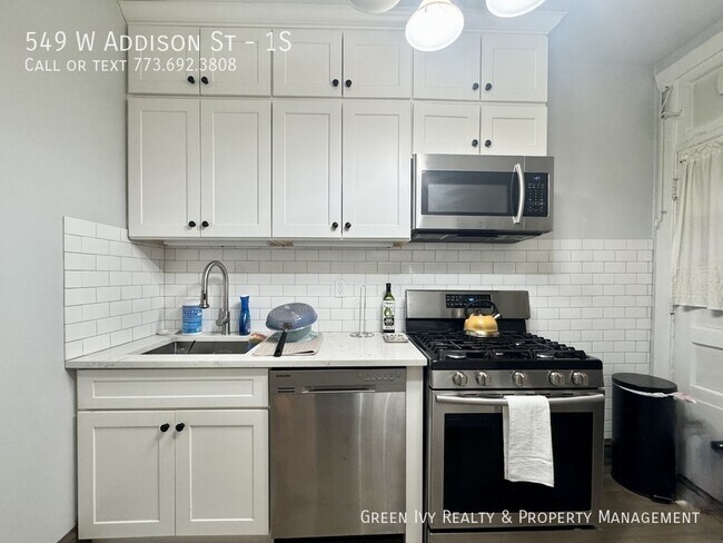 Building Photo - 549 W Addison St