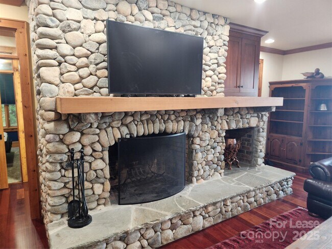 Building Photo - 16946 Belle Isle Dr