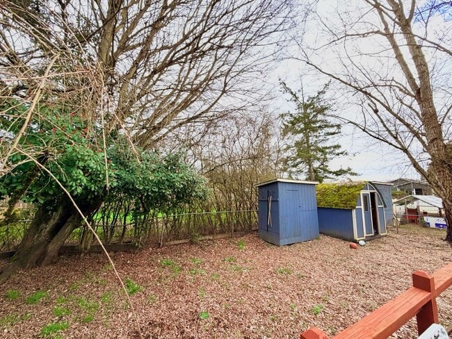 Building Photo - Renovated 2BR with Large Backyard, Storage, Washer & Dryer & Parking