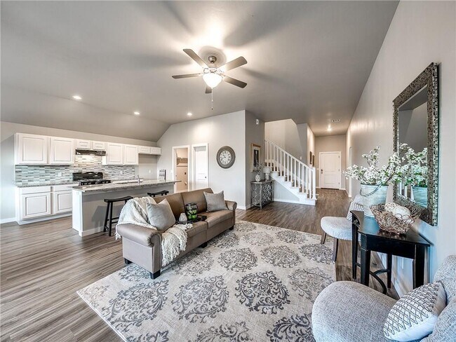 Building Photo - 1270 Lakeview Dr