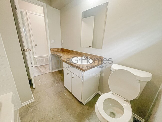 Building Photo - 3012 Neighbors Ln