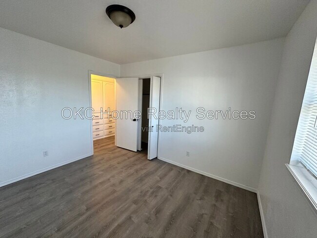 Building Photo - 1428 SW 72nd St