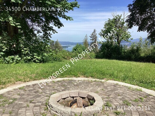 Building Photo - Private oasis with beautiful Columbia Rive...