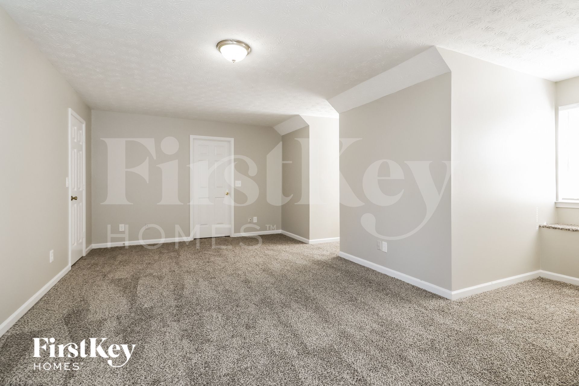 Building Photo - 331 Crescentview Ct