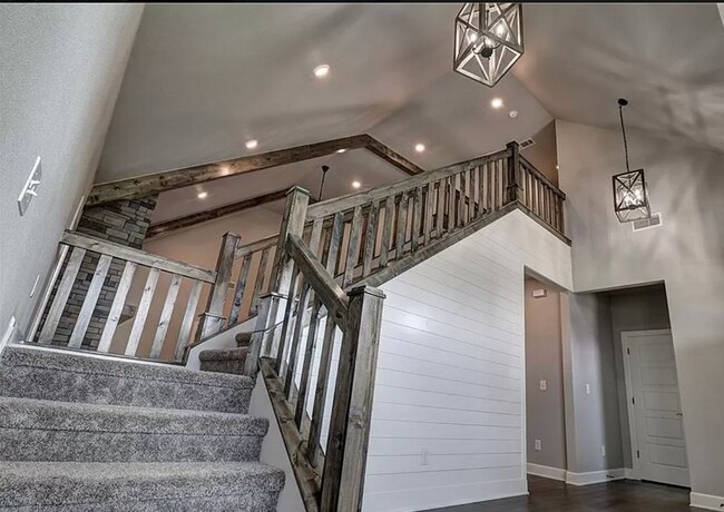 Building Photo - 3701 SW Ryegrass Rd