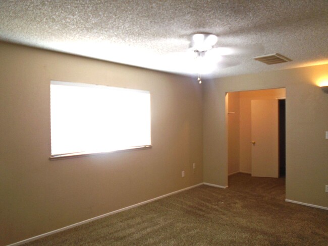 Building Photo - CAMPUS PARK . MOVE IN SPECIAL! $2547.50 MO...