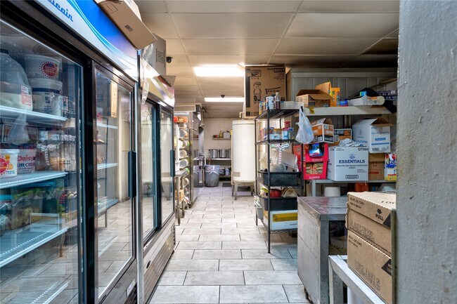 Building Photo - 2414 S Gordon St