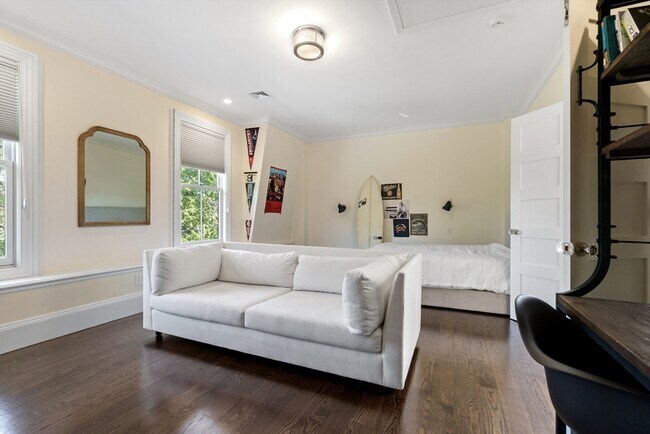 Building Photo - 57 Monmouth St