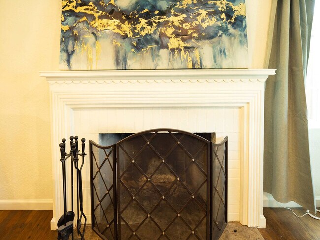 Building Photo - 240 E Hedding St