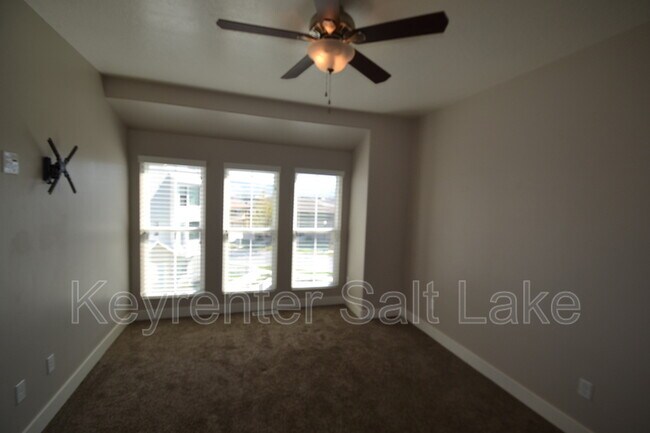 Building Photo - 11373 S Oakmond Rd