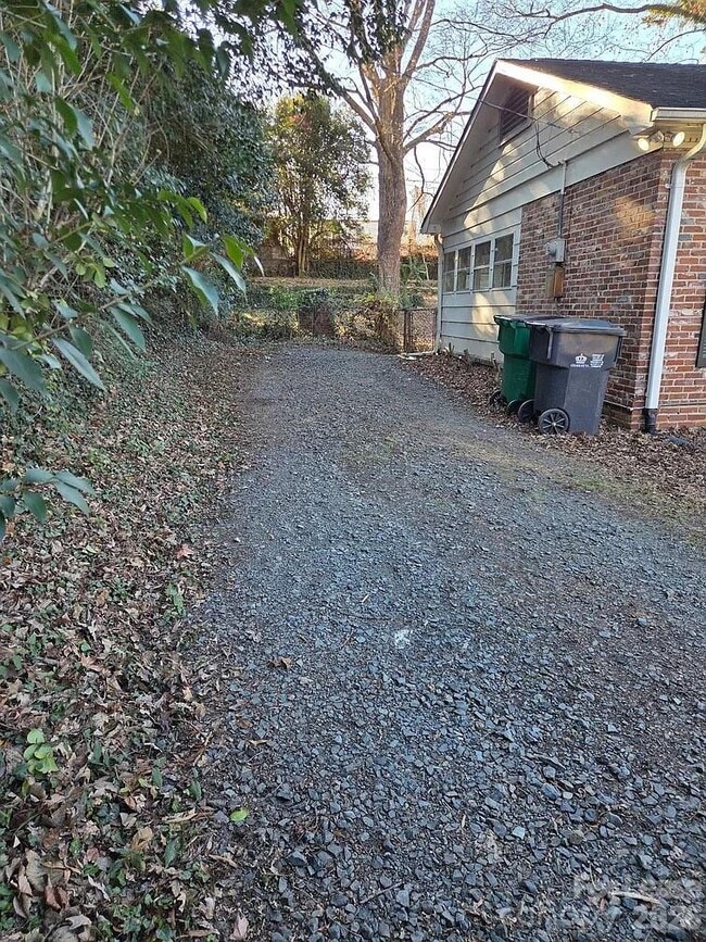 Building Photo - 4520 Holbrook Dr