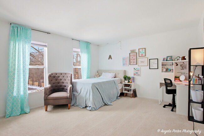 Building Photo - 1901 Kennedy Dr