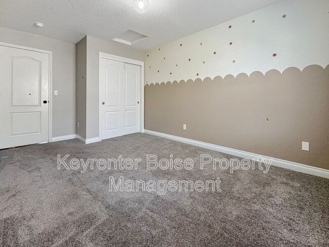 Building Photo - 770 S Ahsahka Way