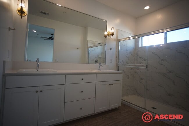 Building Photo - Spacious 5-Bedroom Home in Gossamer Grove with Solar & Modern Kitchen