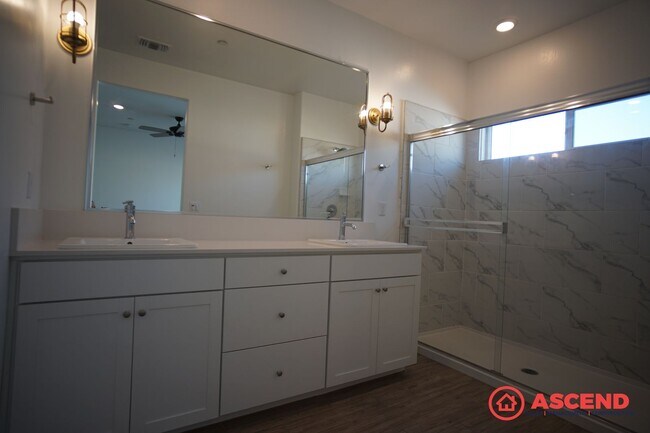 Building Photo - Stunning 5BD/4BA Home in Gossamer Grove — Solar, Modern Finishes, Nearly 3,000 Sq Ft & Pets Welcome!