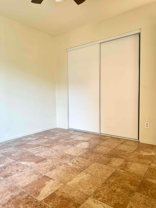 Building Photo - 255 Loma Dr