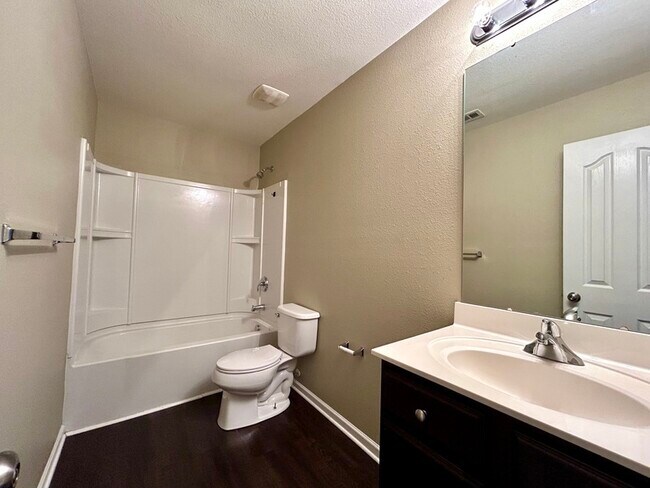 Building Photo - 3987 Tallowtree Ln