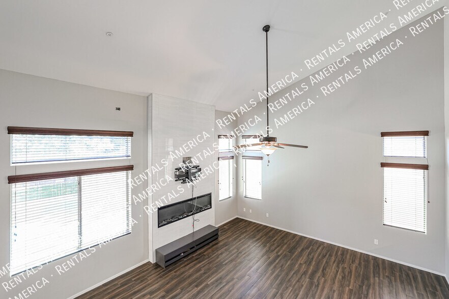 Building Photo - 7045 S Legend Dr