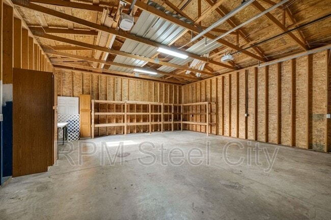 Building Photo - 903 W 15th St