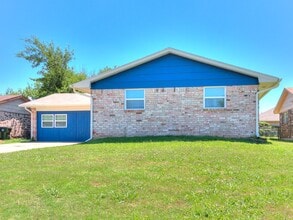 Building Photo - 4 Bedroom/2 Bath home with fenced yard.