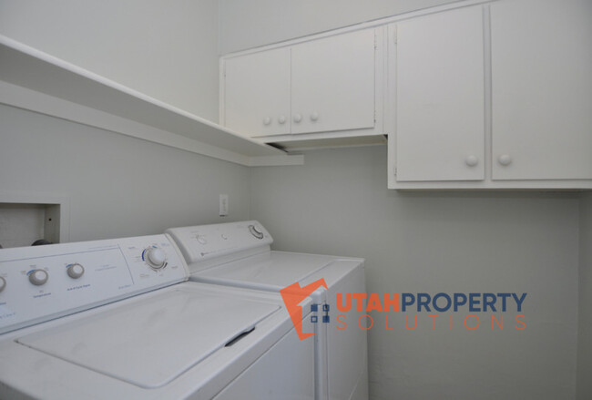 Building Photo - 559 E 800 S