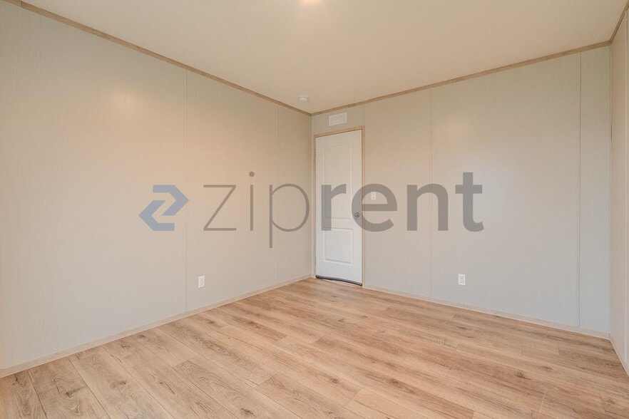 Building Photo - 1202 Longleaf Pne St