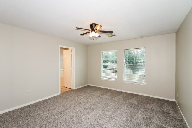 Building Photo - 18326 Forest Dew Dr