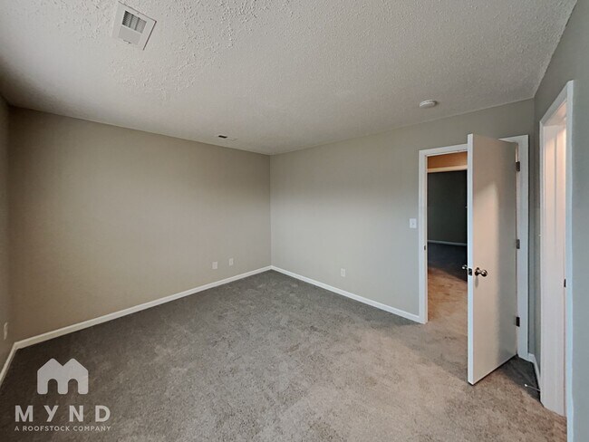 Building Photo - 11550 Stewarts Crossing Dr