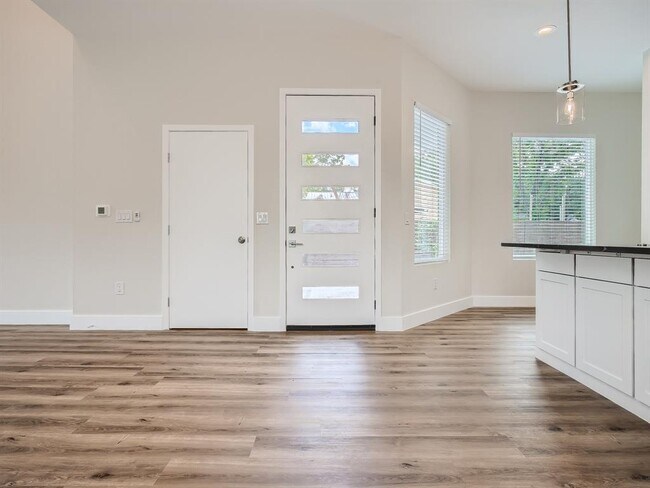 Building Photo - 6919 Bethune Ave