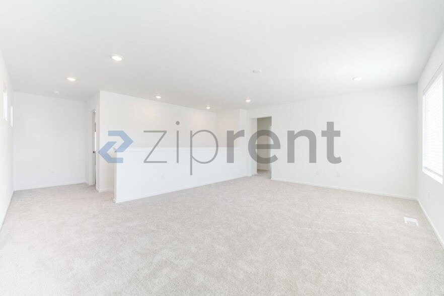 Building Photo - Unit