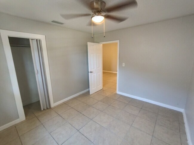 Building Photo - 3010 E Idlewild Ave