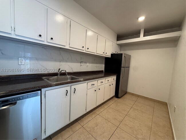 Building Photo - 7913 SW 104th St