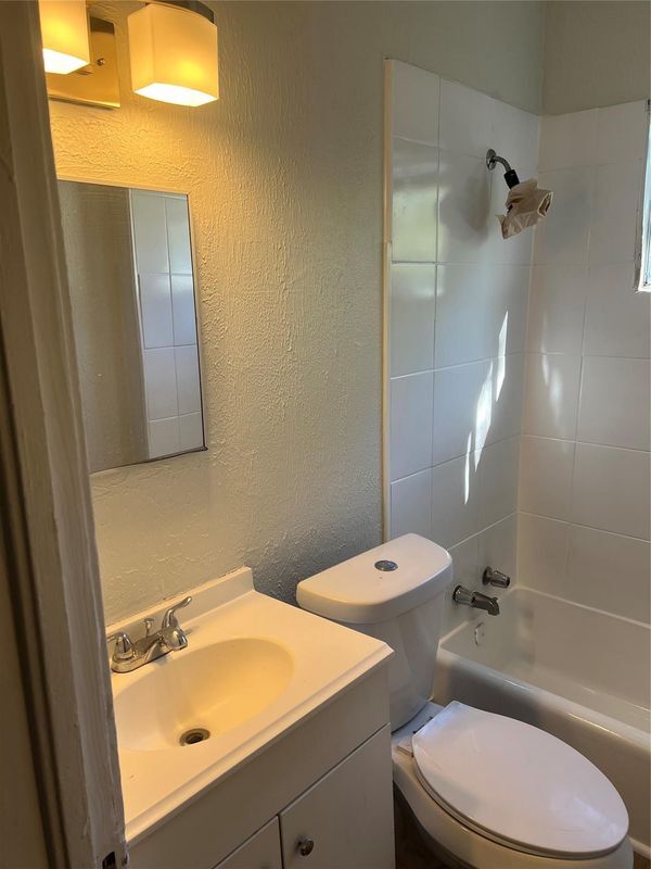 Building Photo - 4113 McCart Ave