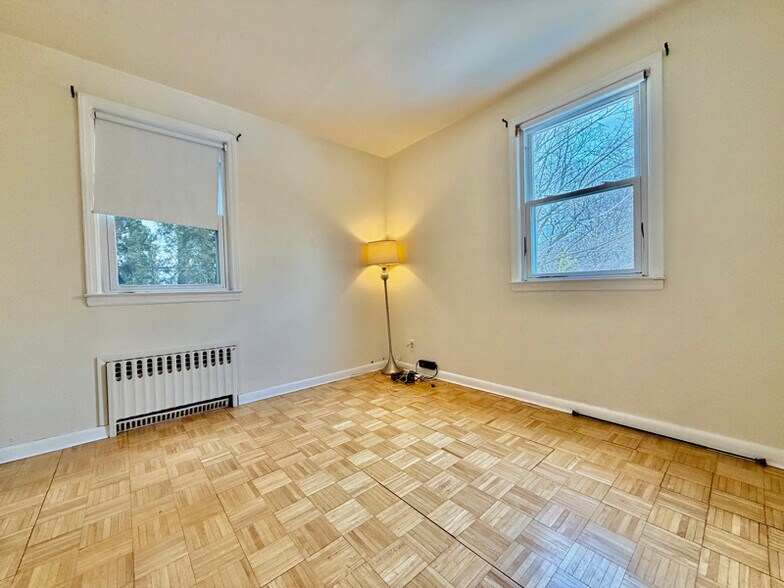 Building Photo - 187 Rockne Rd