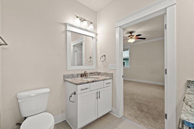 Building Photo - 99 Grande Pointe Cir