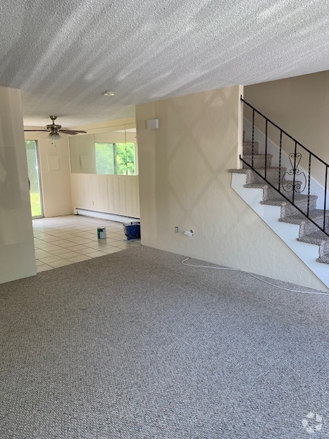 Building Photo - 945 Riverside Dr